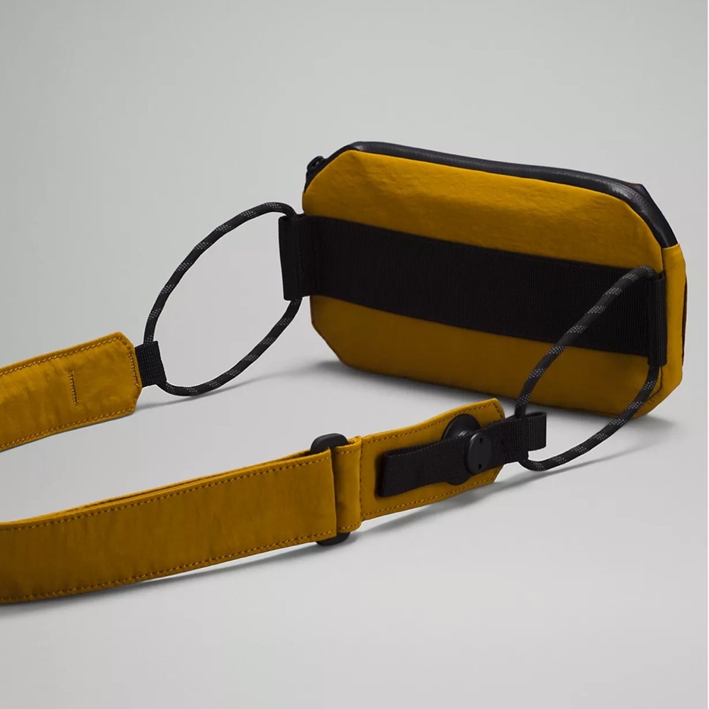NWT Lululemon Pop It Off Crossbody Bag in Gold Spice & Black - Picture 2 of 9